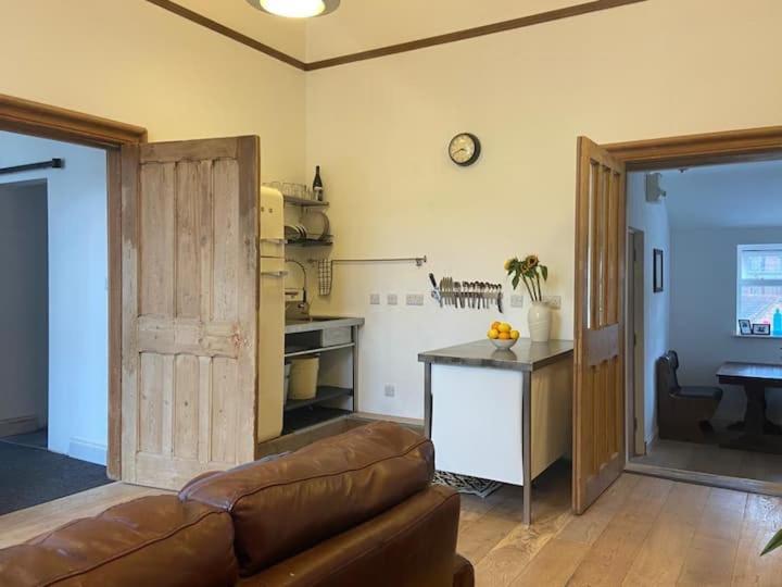 Bank House Apartments Stafford Town Centre ภายนอก รูปภาพ
