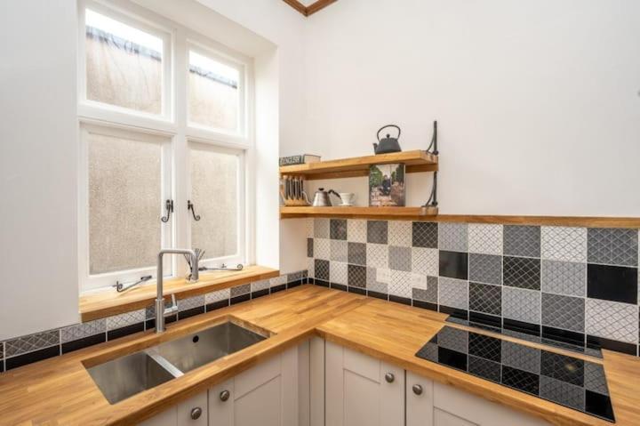 Bank House Apartments Stafford Town Centre ภายนอก รูปภาพ