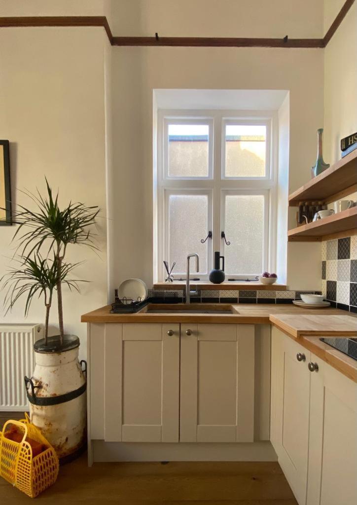 Bank House Apartments Stafford Town Centre ภายนอก รูปภาพ
